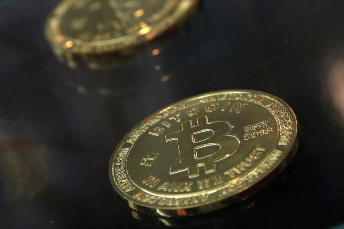 El bitcóin bate un nuevo récord de cotización al superar los 62.000 dólares