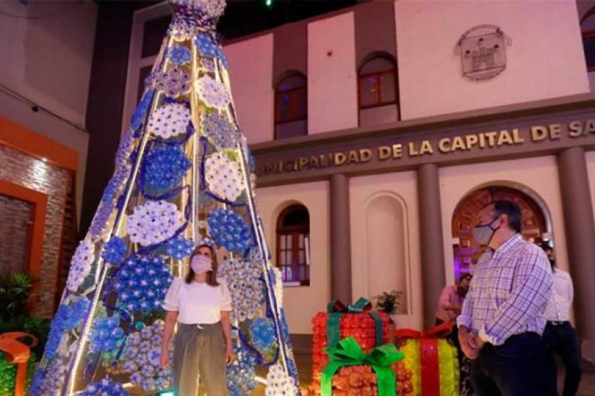 La intendente Fuentes habilitó la ornamentación navideña de la ciudad