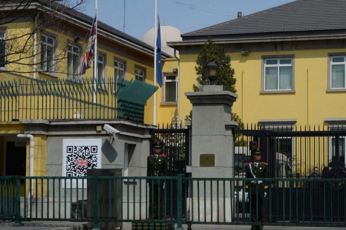 China convoca a la embajadora británica en Pekín para protestar por la imposición de sanciones por parte del Reino Unido