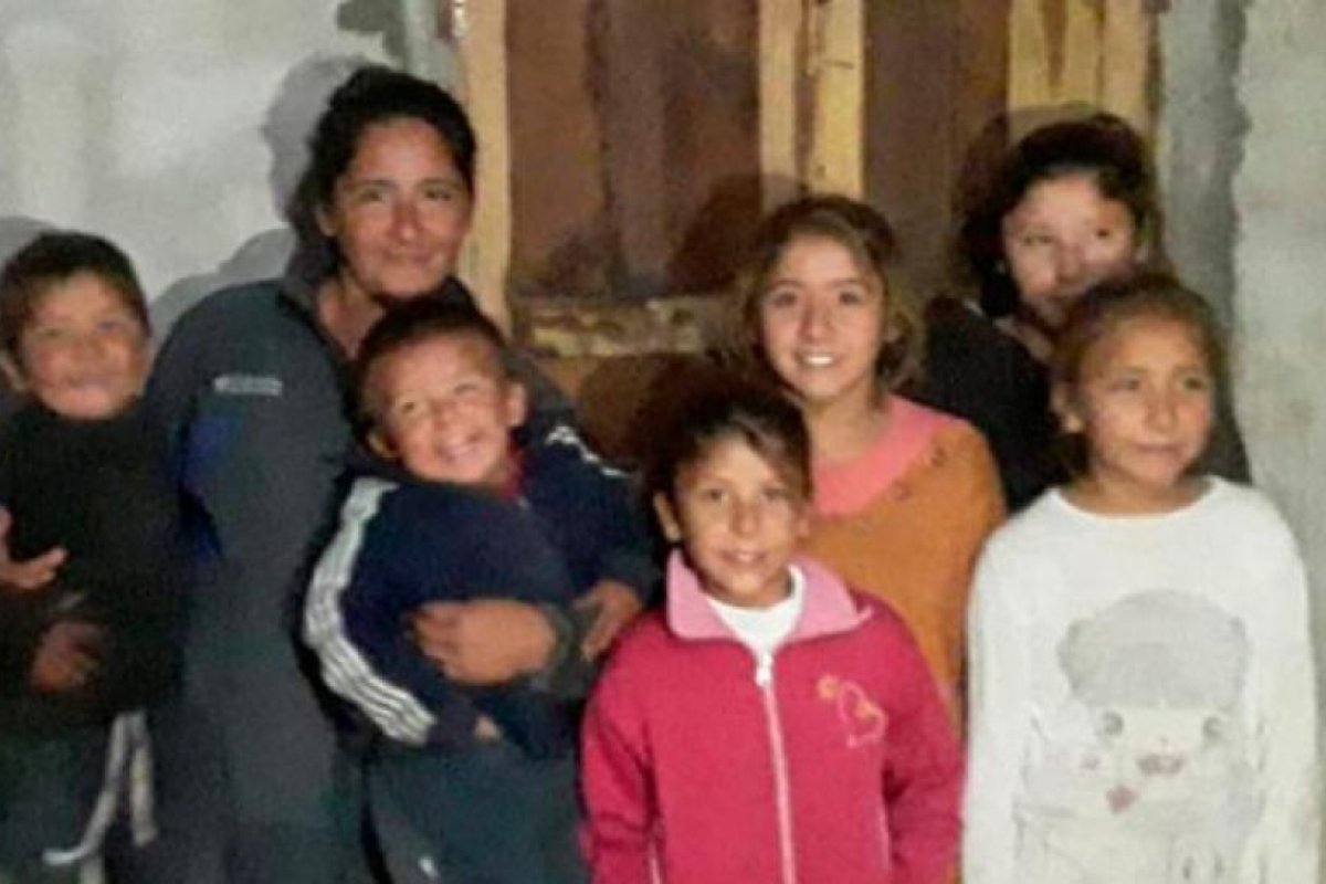 La viuda e hijos de Luis Espinoza perdieron todo tras incendiarse su casa