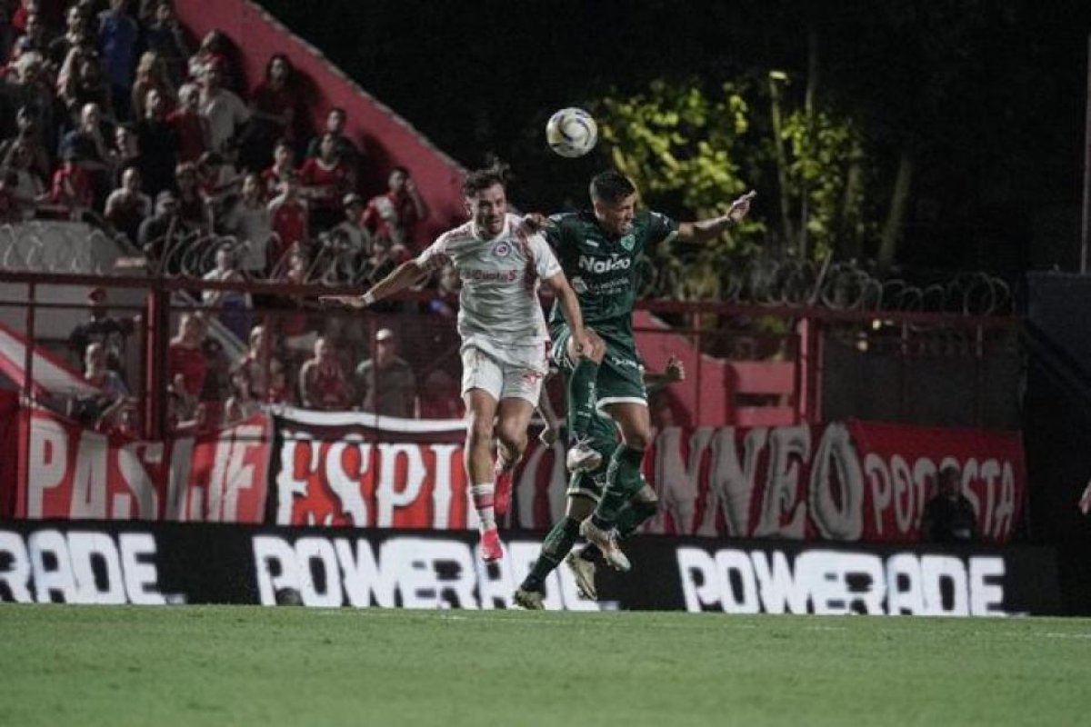 Argentinos Juniors logra una victoria agónica frente a Sarmiento en el Apertura