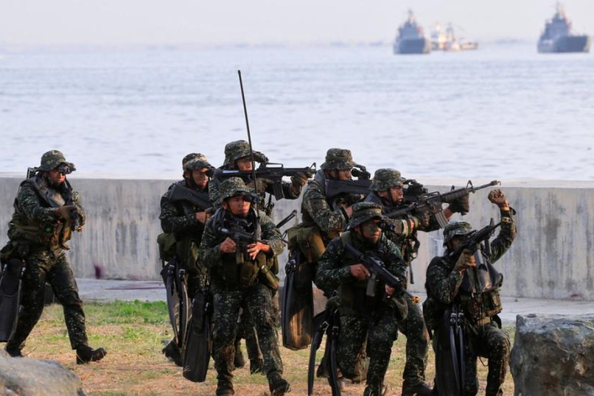 Filipinas acusa a Pekín de "militarizar" el mar de la China Meridional con la presencia "provocadora" de 220 buques de guerra