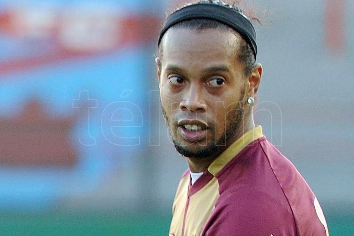 Ronaldinho anunció que dio positivo en coronavirus