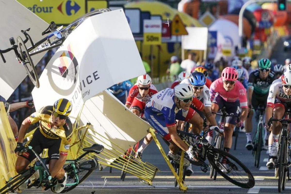 Suspenden a un ciclista por 9 meses tras ocasionar un accidente que dejó a otro competidor en coma y con graves heridas