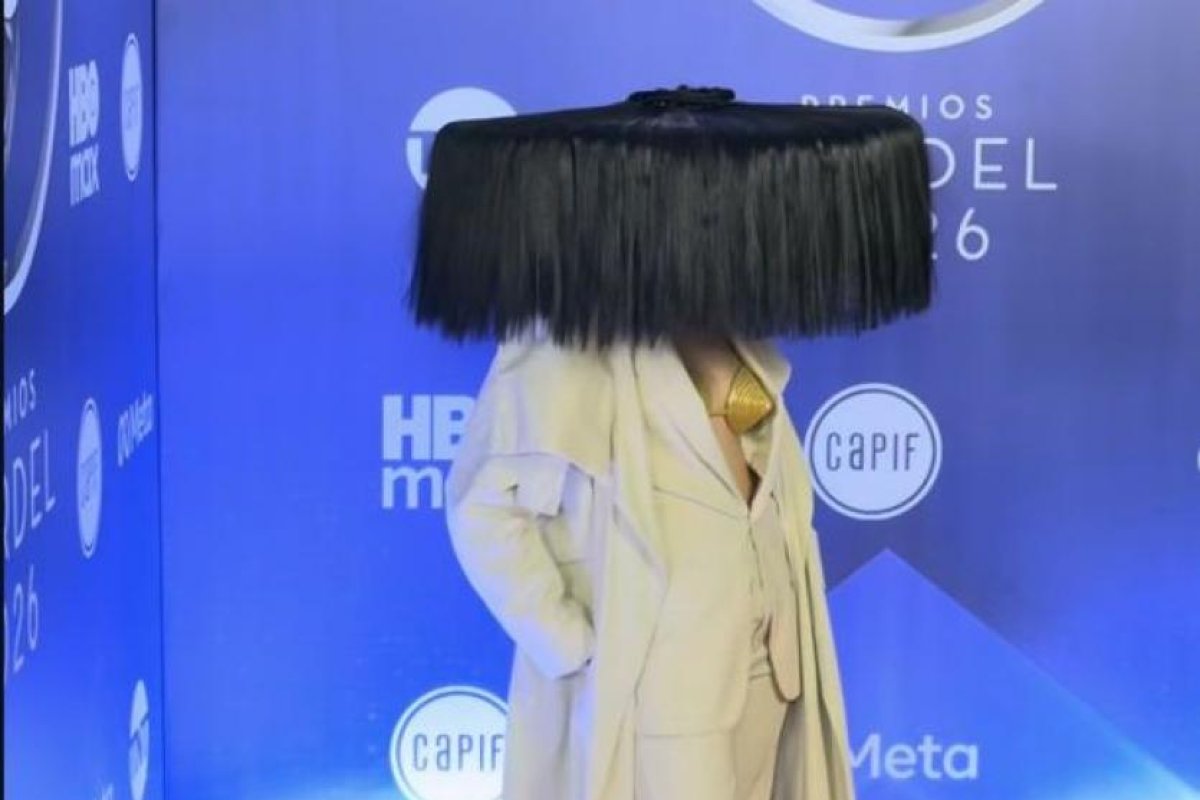 Marilina Bertoldi deslumbra en los Premios Gardel con un atuendo singular