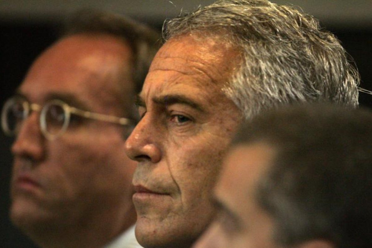 "Ella era el verdadero monstruo": una víctima sexual de Epstein cuenta cómo Ghislaine Maxwell la violó y asegura que ella estaba "detrás de todo"