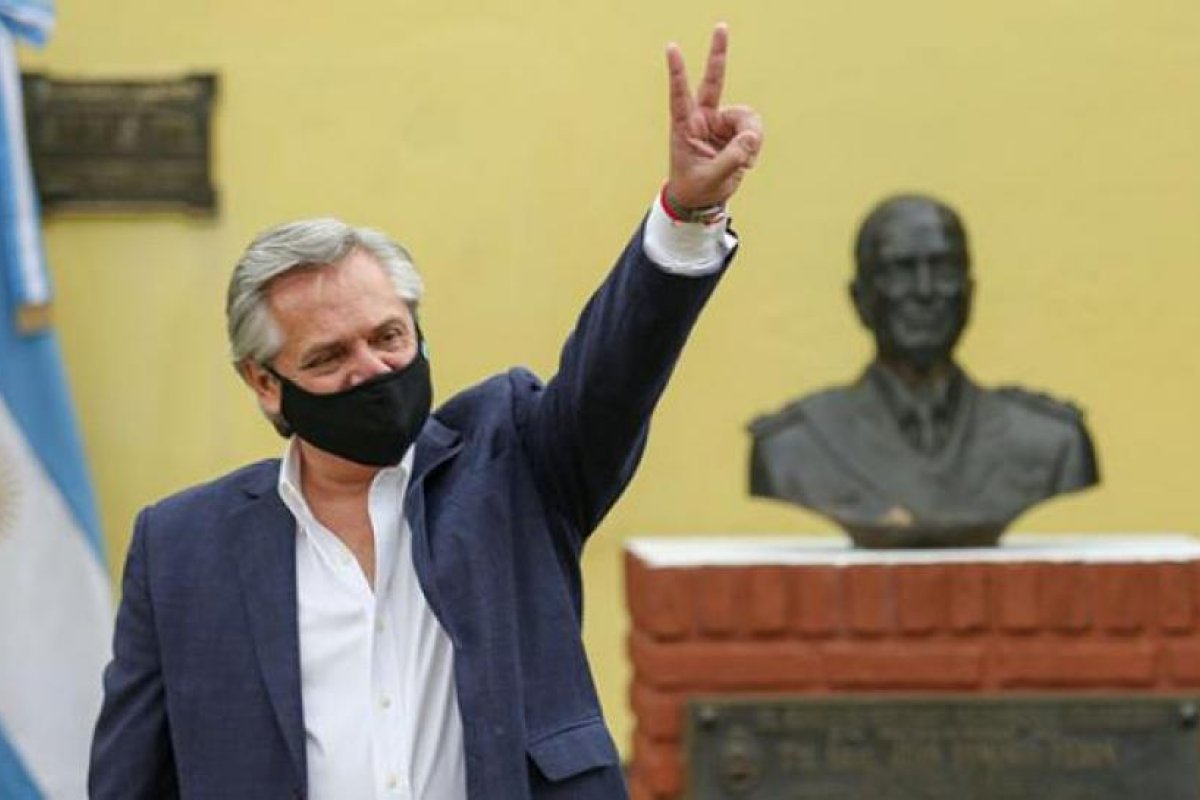 "Celebramos el día que el pueblo decidió ser artífice de su destino y cambió la historia"
