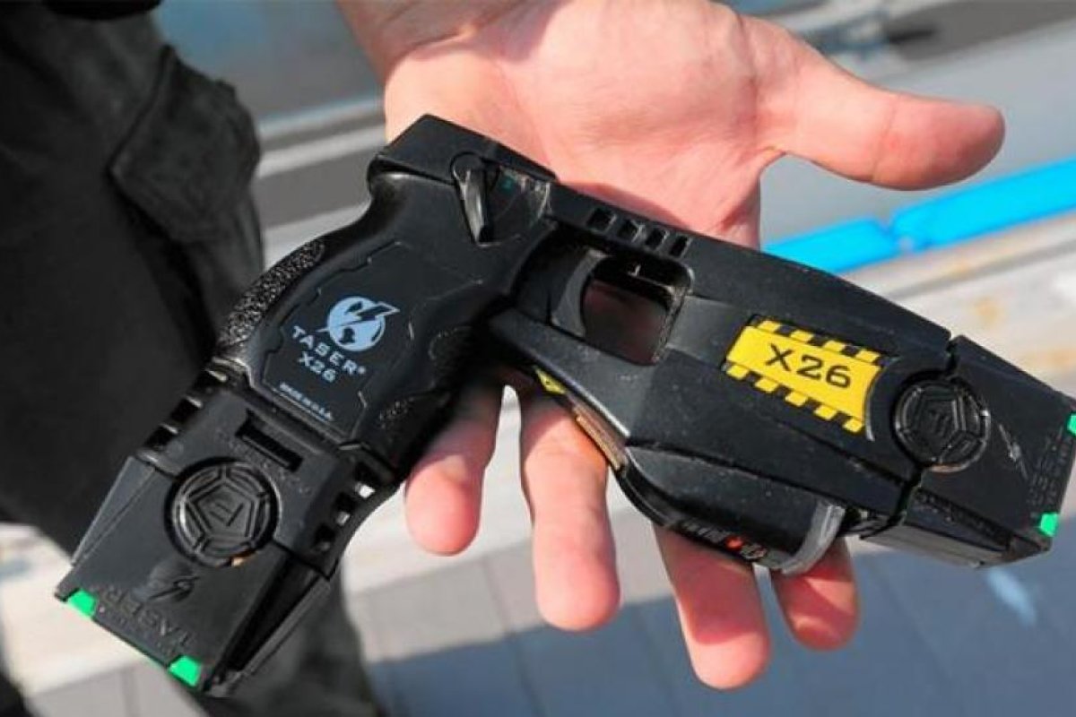 El uso de las pistolas Taser, divide a los funcionarios de Seguridad