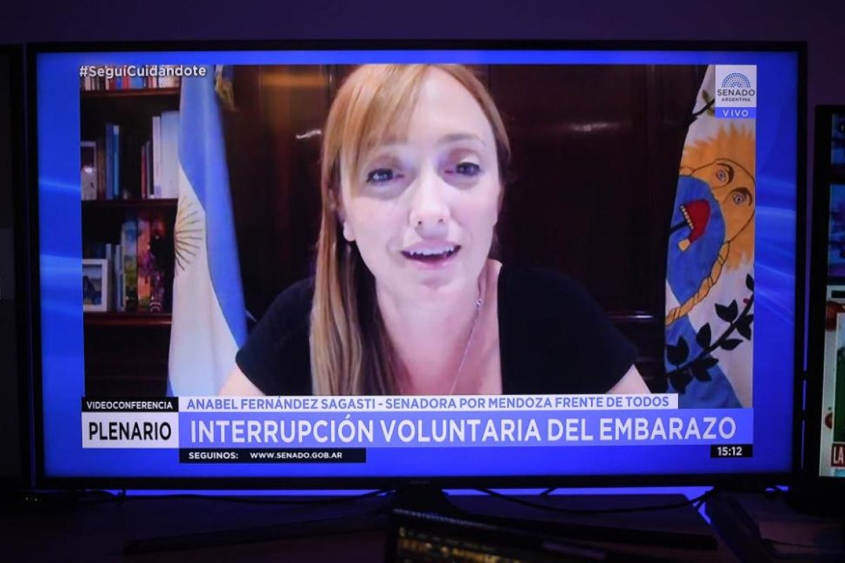 Aborto legal: pese a las dudas, firman el dictamen y el proyecto avanza hacia su debate en el recinto