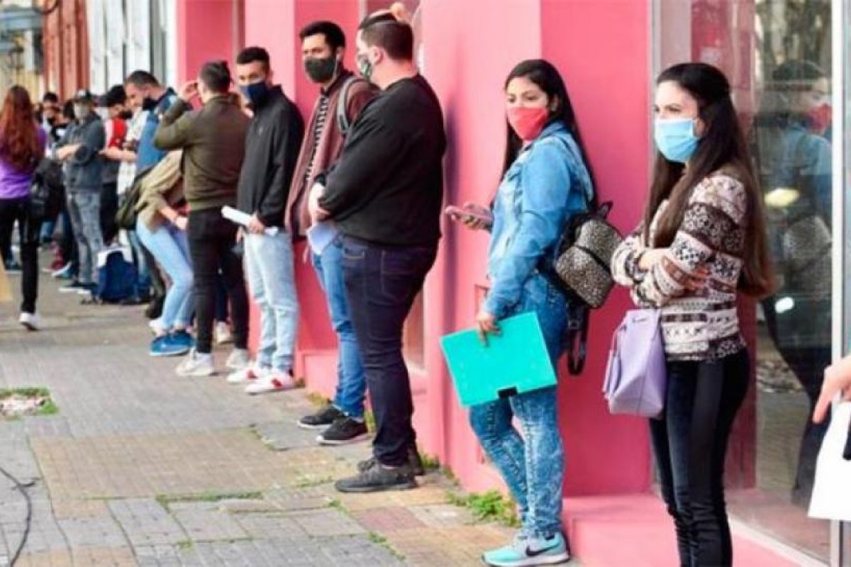Se presentaron más de 500 personas para puestos de trabajo en una parrilla