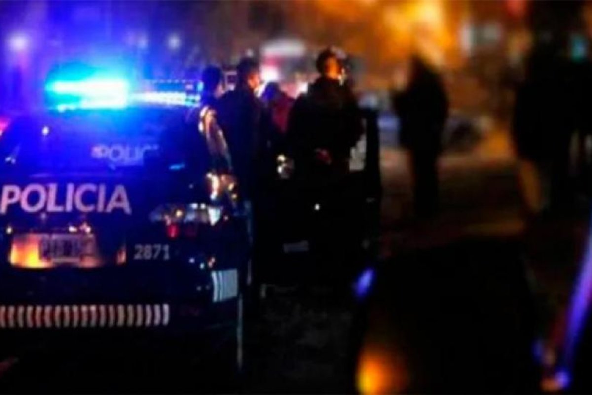 Acribillan de al menos 11 balazos a un joven en una calle de Rosario