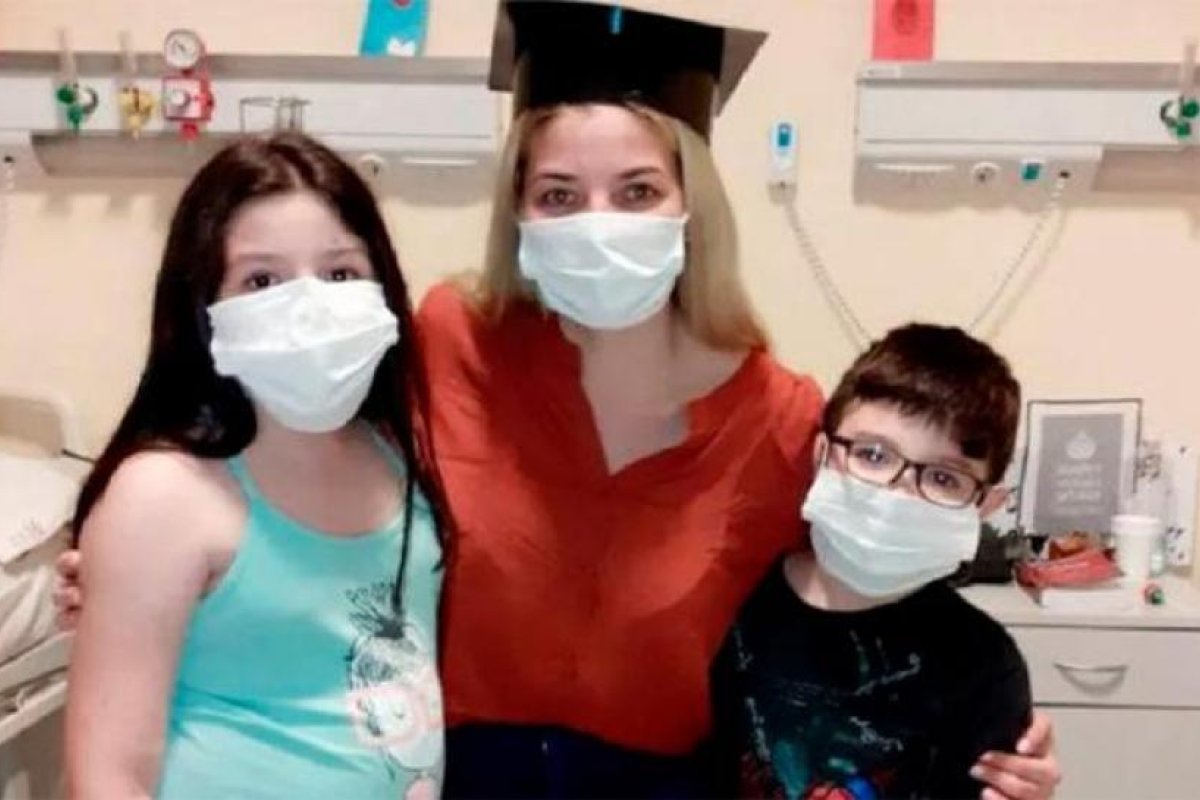 Internada por coronavirus, rindió su última materia y se recibió de abogada