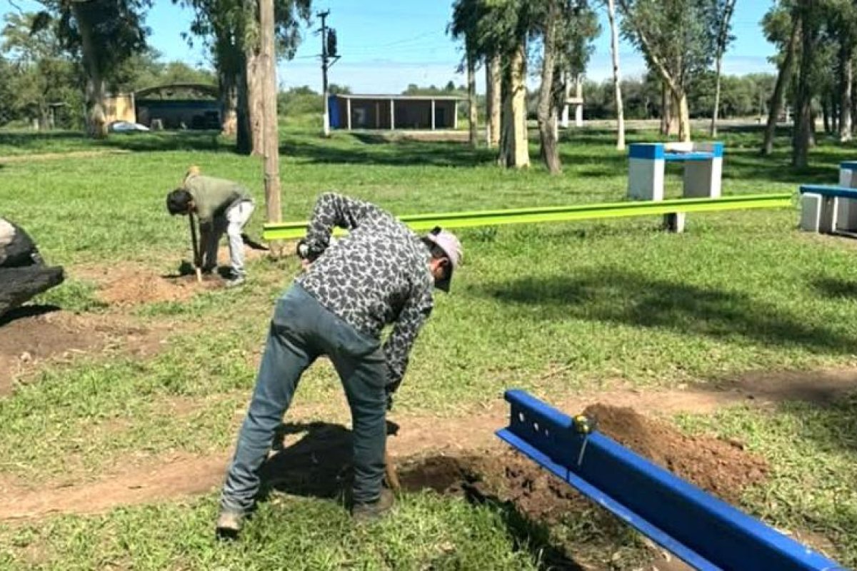 El Charco: Desarrollo de nuevas áreas recreativas con asadores y mesas