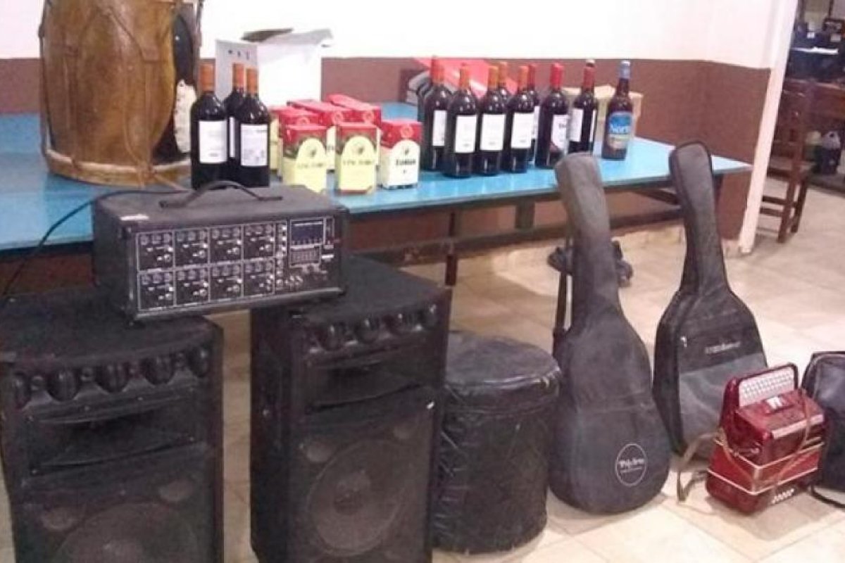 Villa Río Hondo: Detenidos y vehículos secuestrados en fiesta clandestina