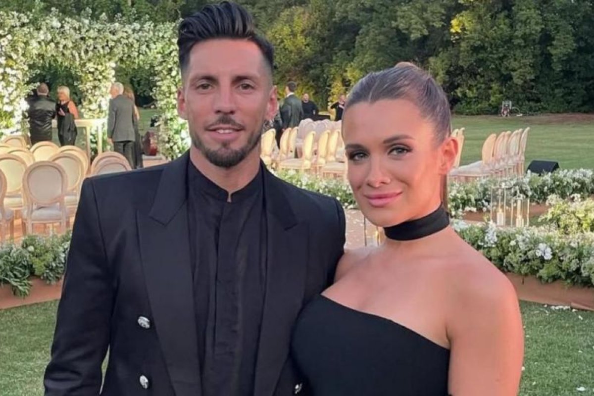 Nacimiento de Aitana: Camila Homs y José Sosa Celebran la Llegada de su Hija