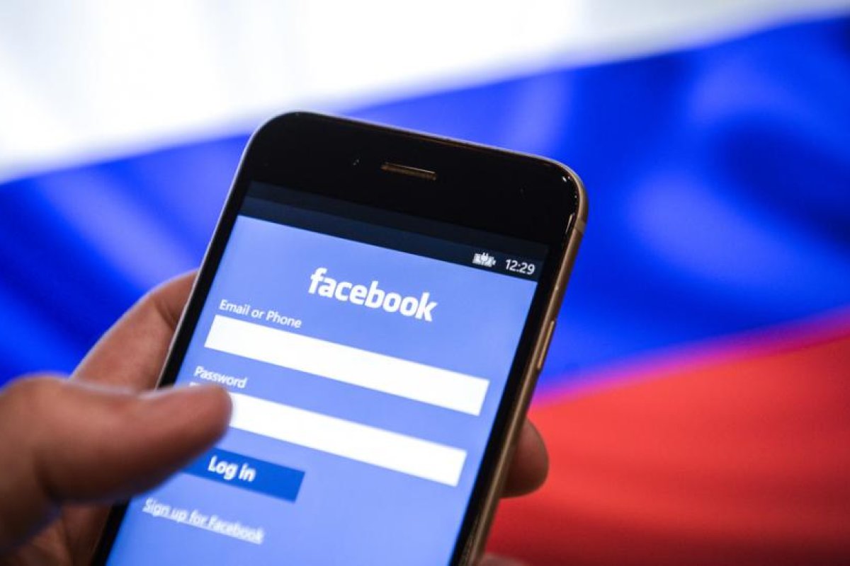 El regulador de telecomunicaciones de Rusia comienza a ralentizar el tráfico de Facebook tras la censura a cuatro medios rusos