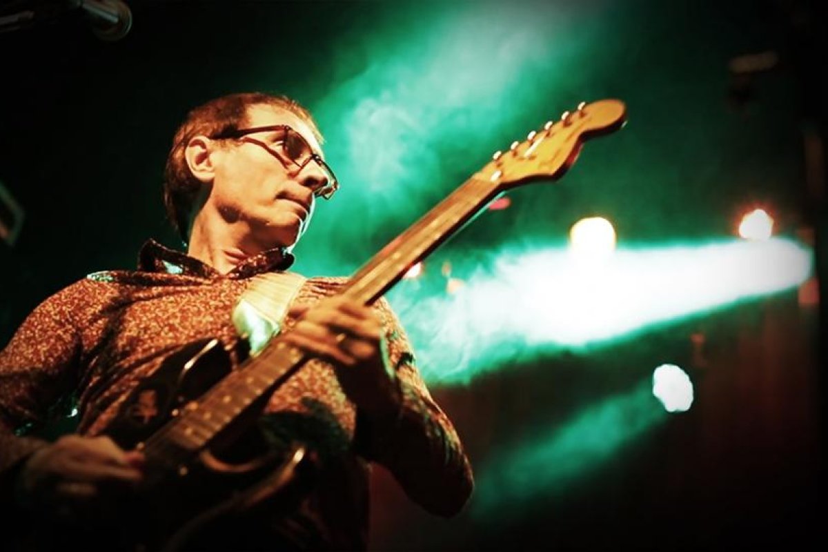 Minissale logra una "linda síntesis" entre sonido rockero y sutilezas armónicas con su disco en vivo