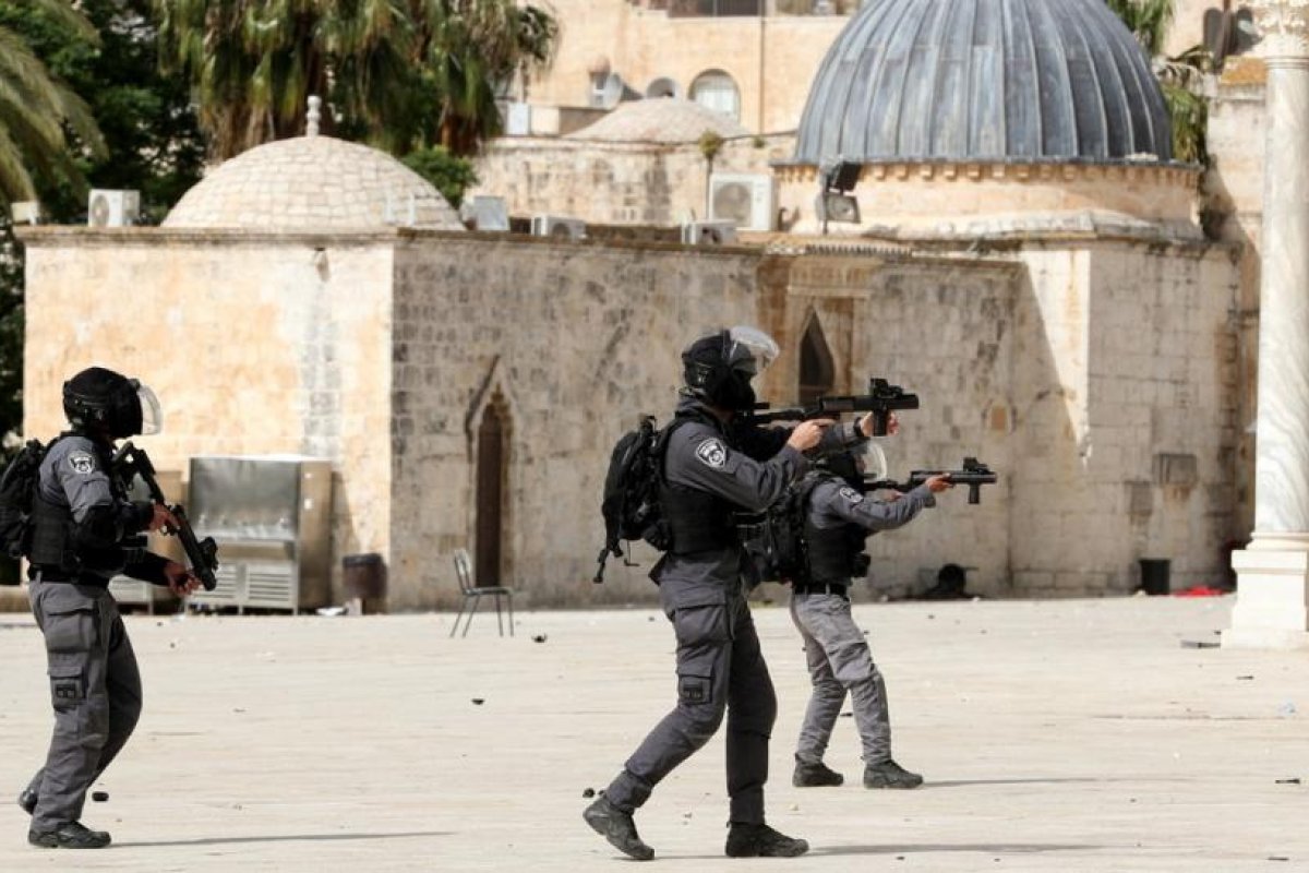 Cientos de heridos tras el asalto a la mezquita de Al Aqsa por fuerzas israelíes en medio de las protestas contra el desalojo de familias palestinas