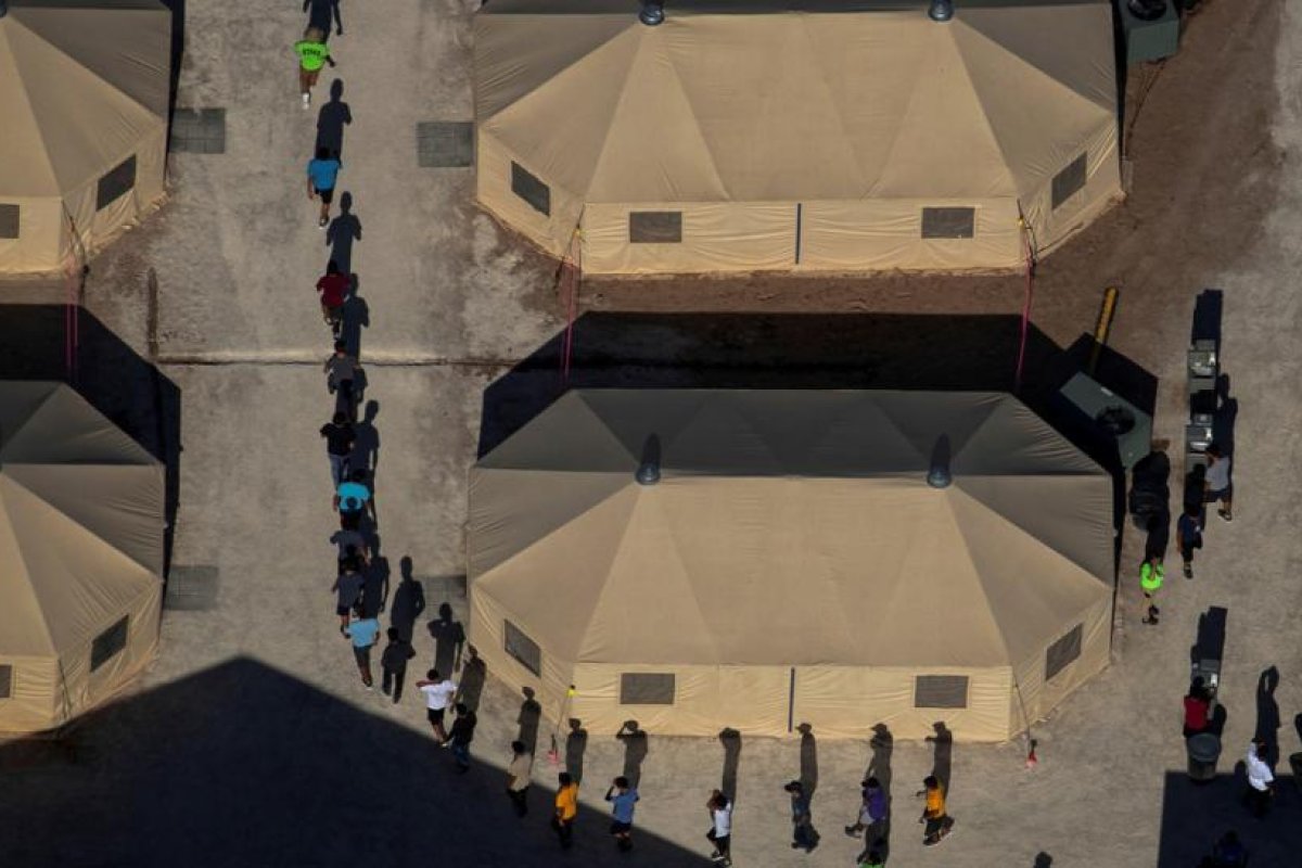 "No se trata de niños encerrados en jaulas": la Casa Blanca defiende que Biden reabra una instalación para niños migrantes en la frontera