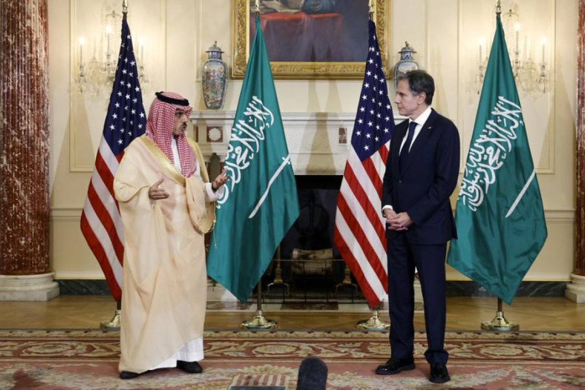 Arabia Saudita tacha de noticias falsas los reportes sobre la visita de Blinken