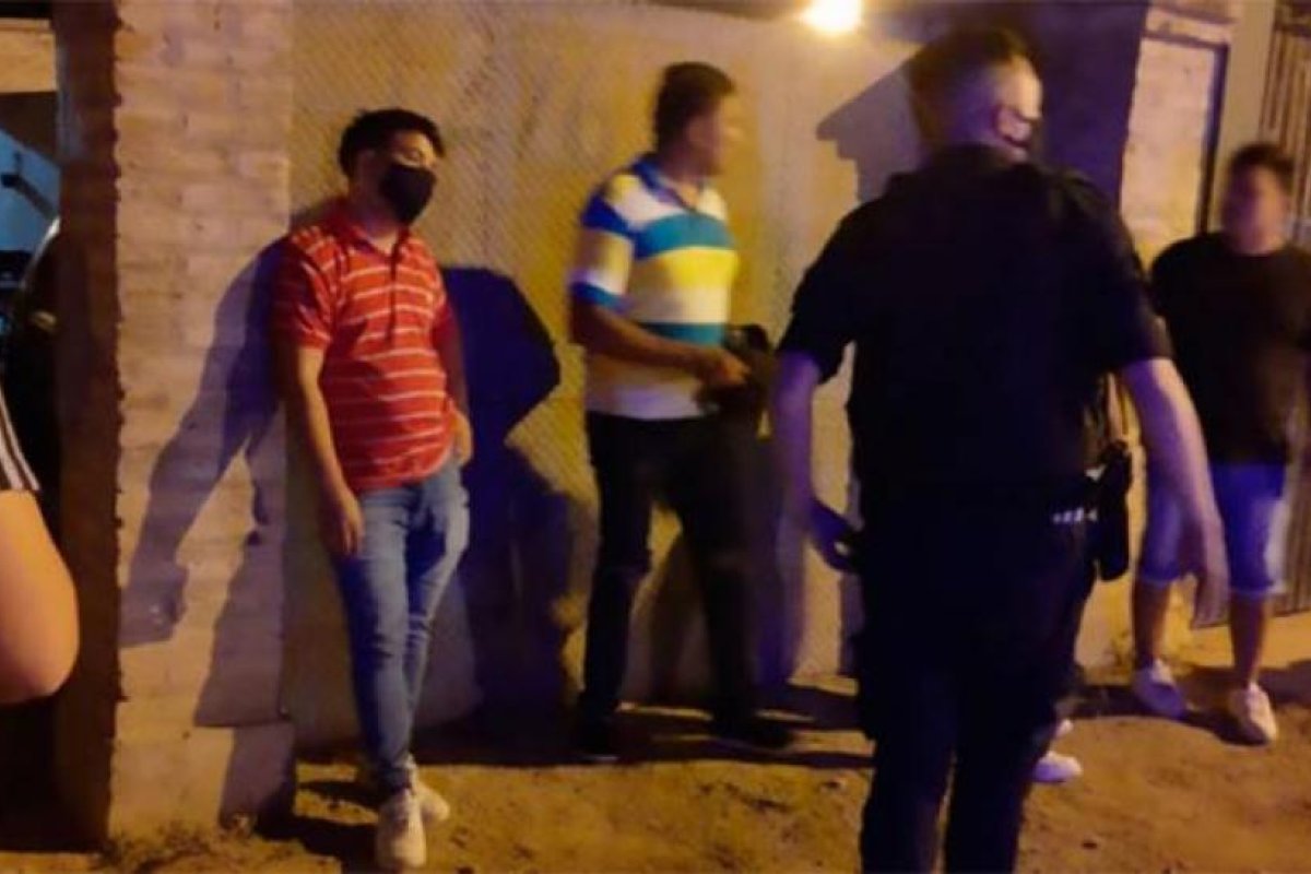 La policía desarticuló una reunión no autorizada