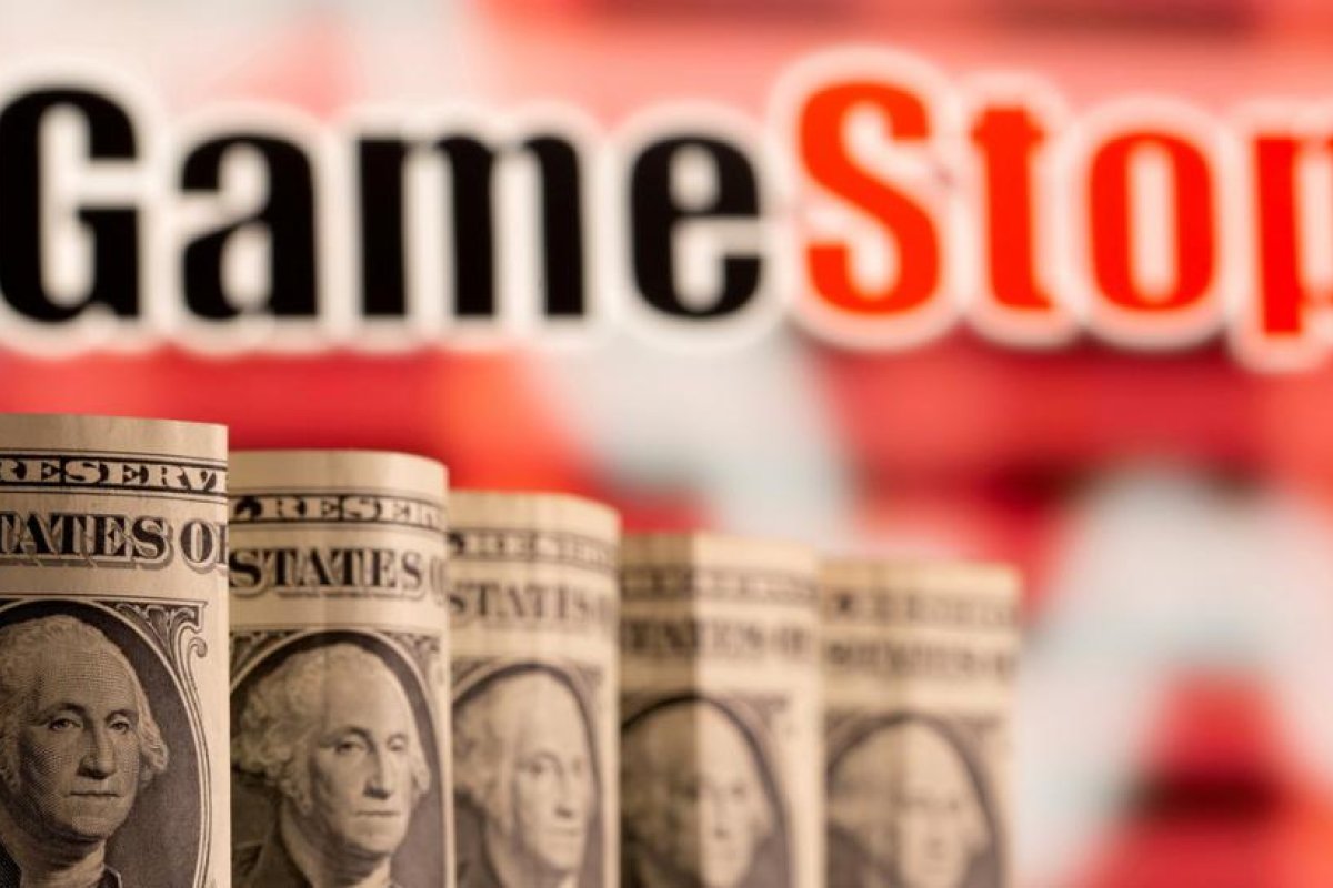 Inversores del foro de Reddit 'asaltan' de nuevo GameStop y AMC, causando millonarias pérdidas a los bajistas en un día