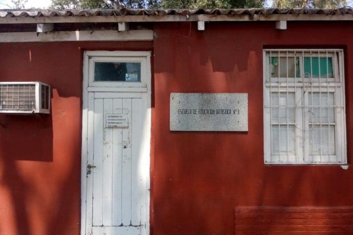 Prof. Claudia Gramajo: "Solicitamos arreglos en el edificio de la Escuela de Música"