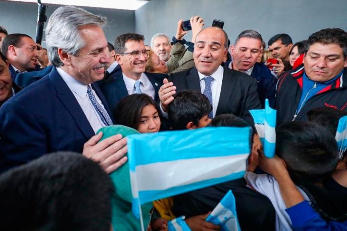 Fernández viaja a Tucumán para visitar una empresa algodonera