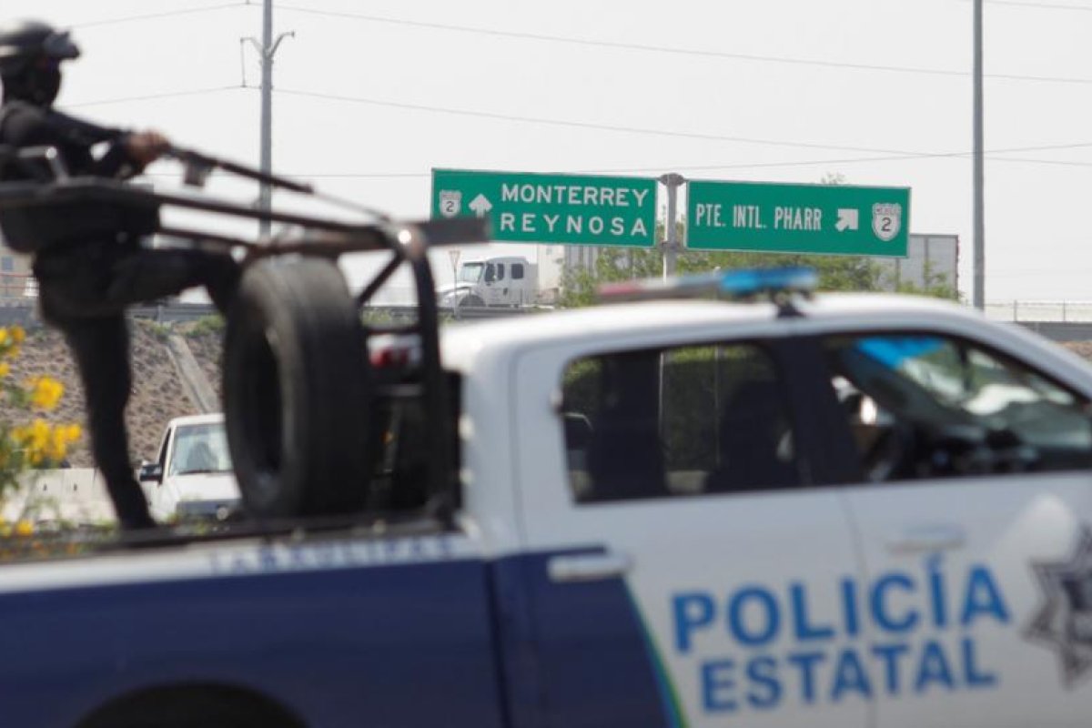 Detienen a 12 policías por su vinculación con la masacre de migrantes en el norte de México