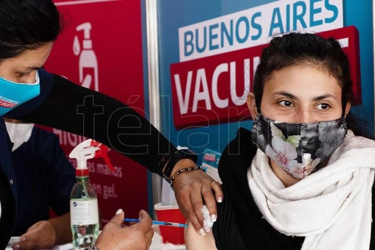 Aceleran los turnos de vacunación a docentes bonaerenses para retomar la presencialidad