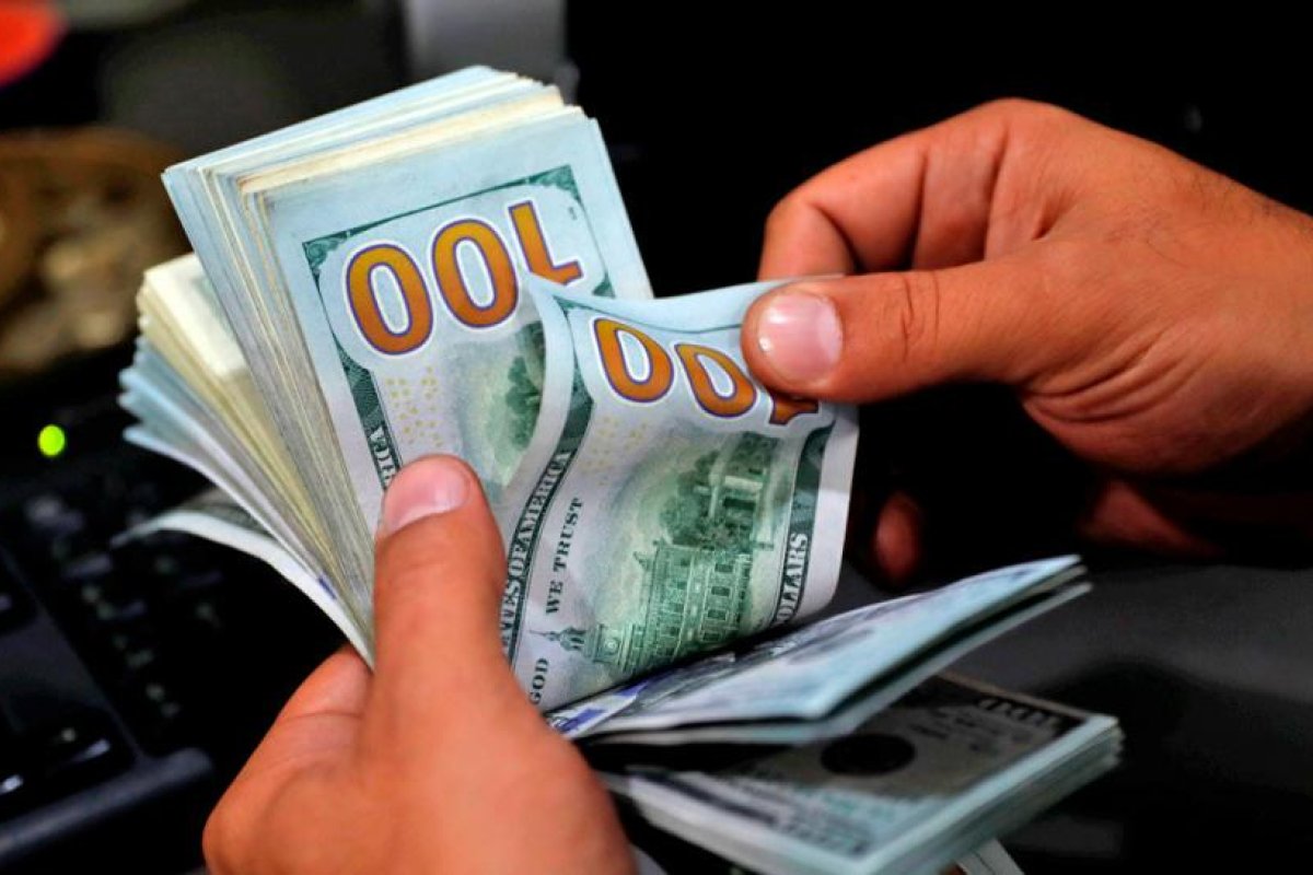 Crece la cotización del dólar irregular en Argentina hasta los 170 pesos y alcanza un nuevo récord