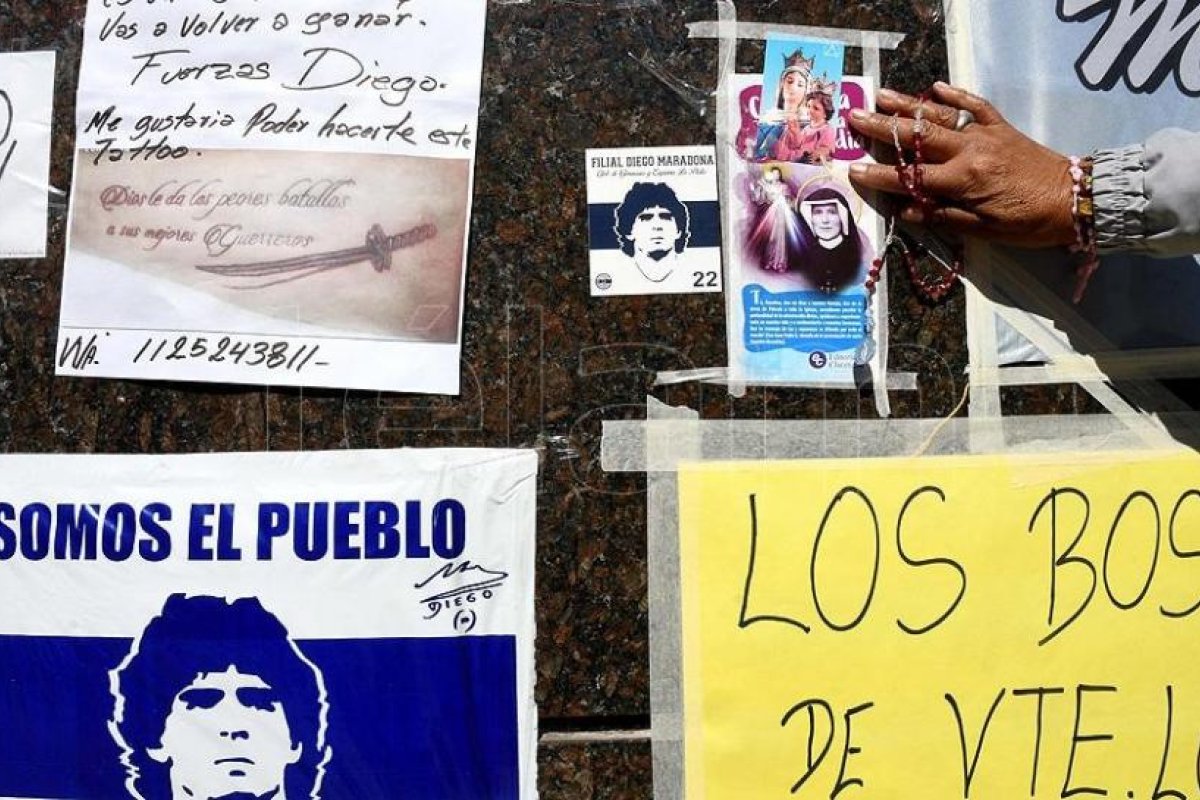 Maradona tuvo episodios de confusión y seguirá internado
