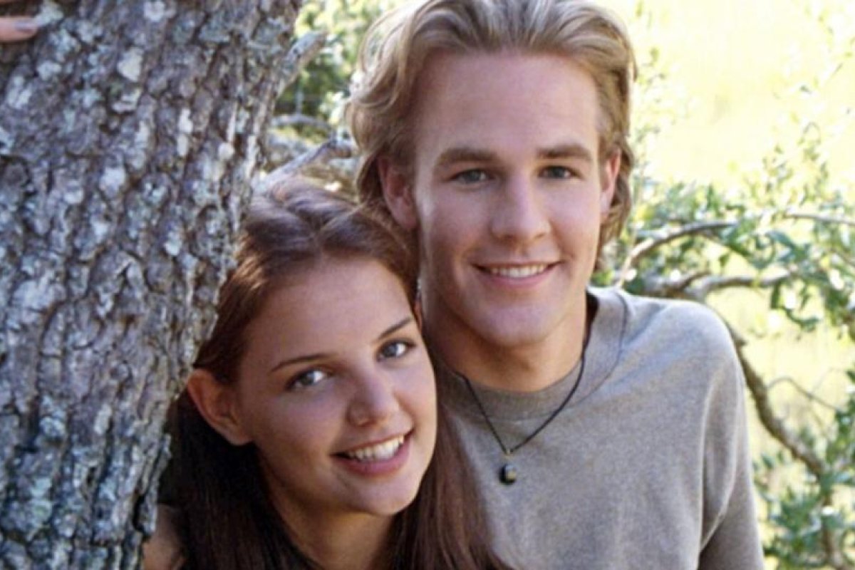 Katie Holmes rinde homenaje a James Van Der Beek tras su fallecimiento