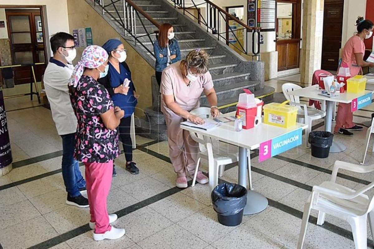 Buenos Aires vacunó al 98% del personal sanitario que se anotó para inmunizarse