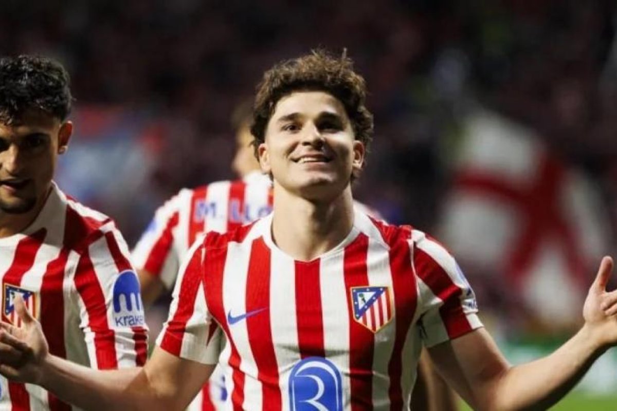 El PSG contempla oferta millonaria por Julián Álvarez del Atlético de Madrid
