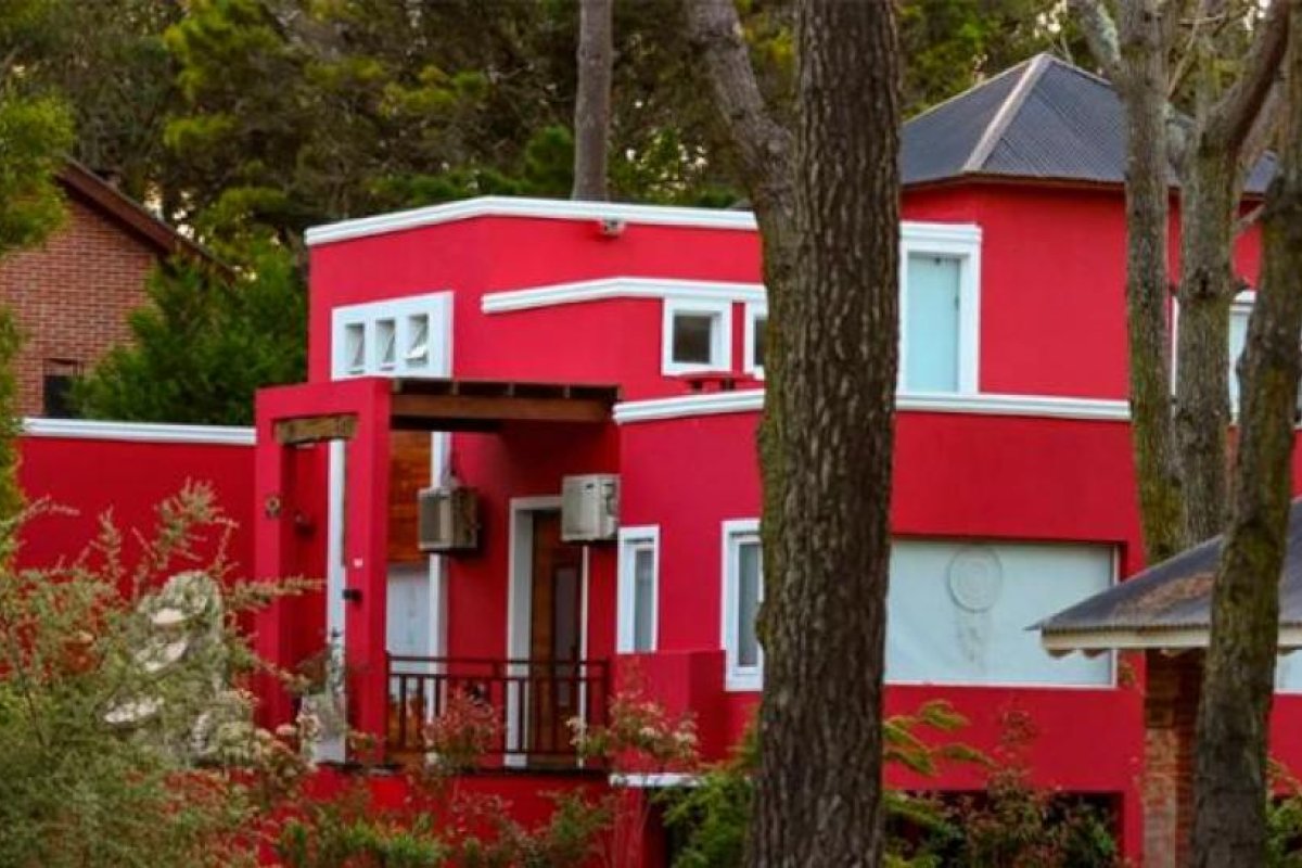 Le usurparon la casa, se la cambiaron de color y además se la reformaron