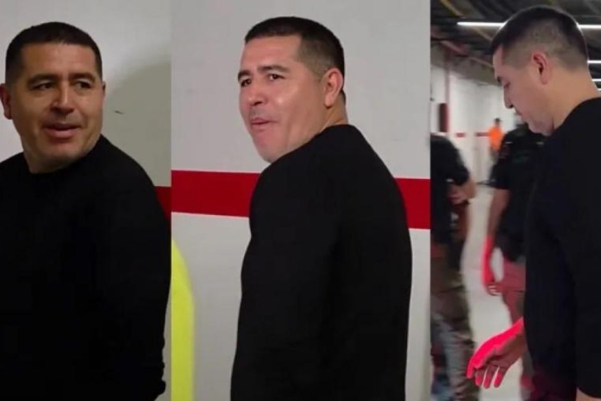 Riquelme celebra el triunfo de Boca Juniors sobre River Plate en el Superclásico