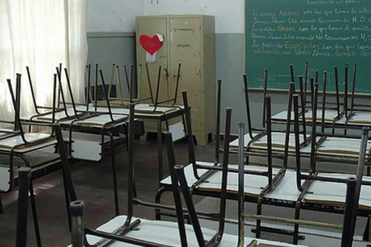 Dos gremios docentes porteños y uno bonaerense paran en reclamo de suspensión de clases presenciales