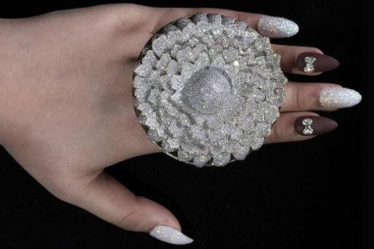 Un anillo indio con 12.638 diamantes bate el récord mundial Guinness