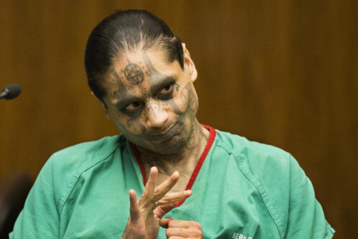 Informes sobre el caso del asesino satanista que decapitó a su compañero de celda revelan que los guardias informaron que ambos reos estaban vivos