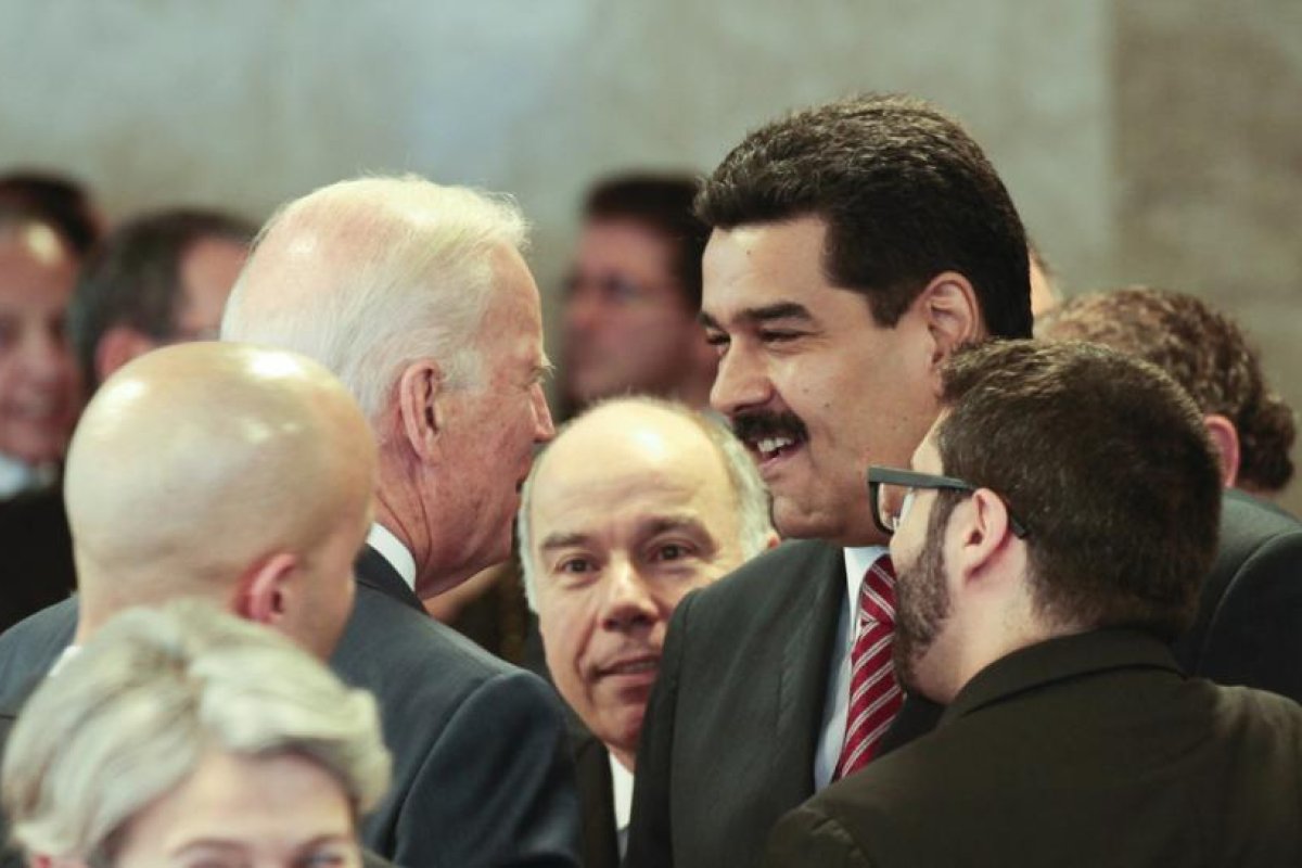 Reportan que Biden planea negociar con Maduro, mientras que hace caso omiso a las llamadas de Guaidó