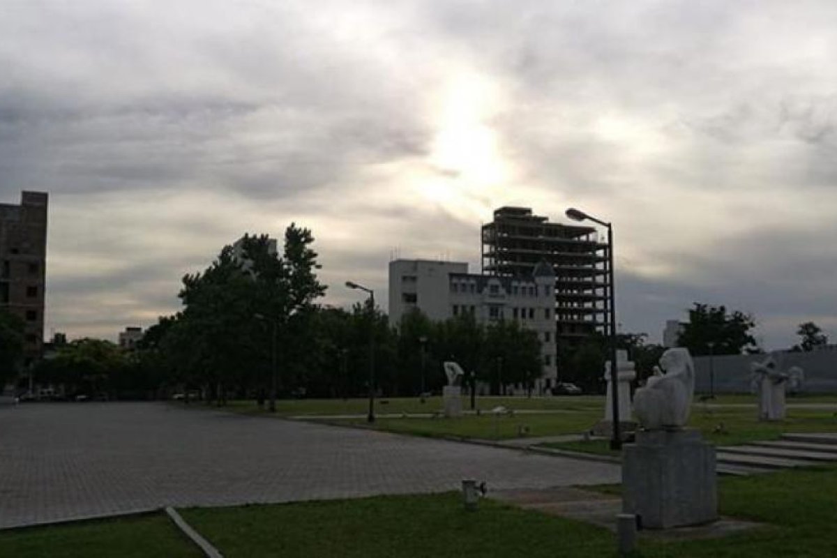 Un jueves inestable y con mucho calor sobre Santiago