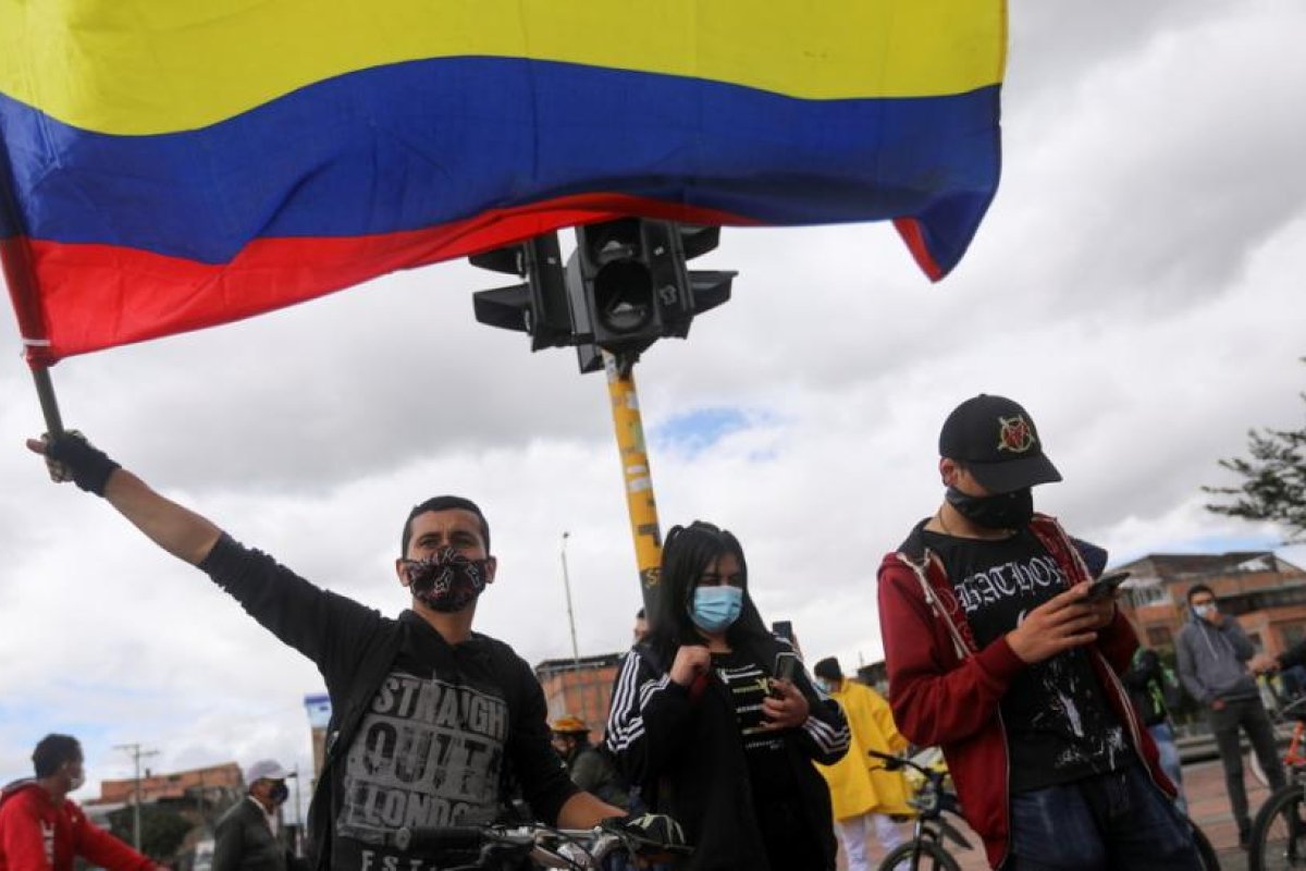 "Nos están callando a la fuerza por buscar un mejor futuro para Colombia": Pereira se moviliza en medio del temor a los abusos policiales