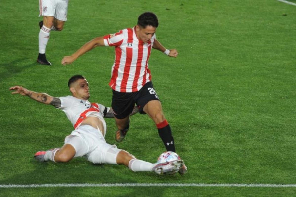 Agónico triunfo de Estudiantes sobre River en el arranque de la Copa