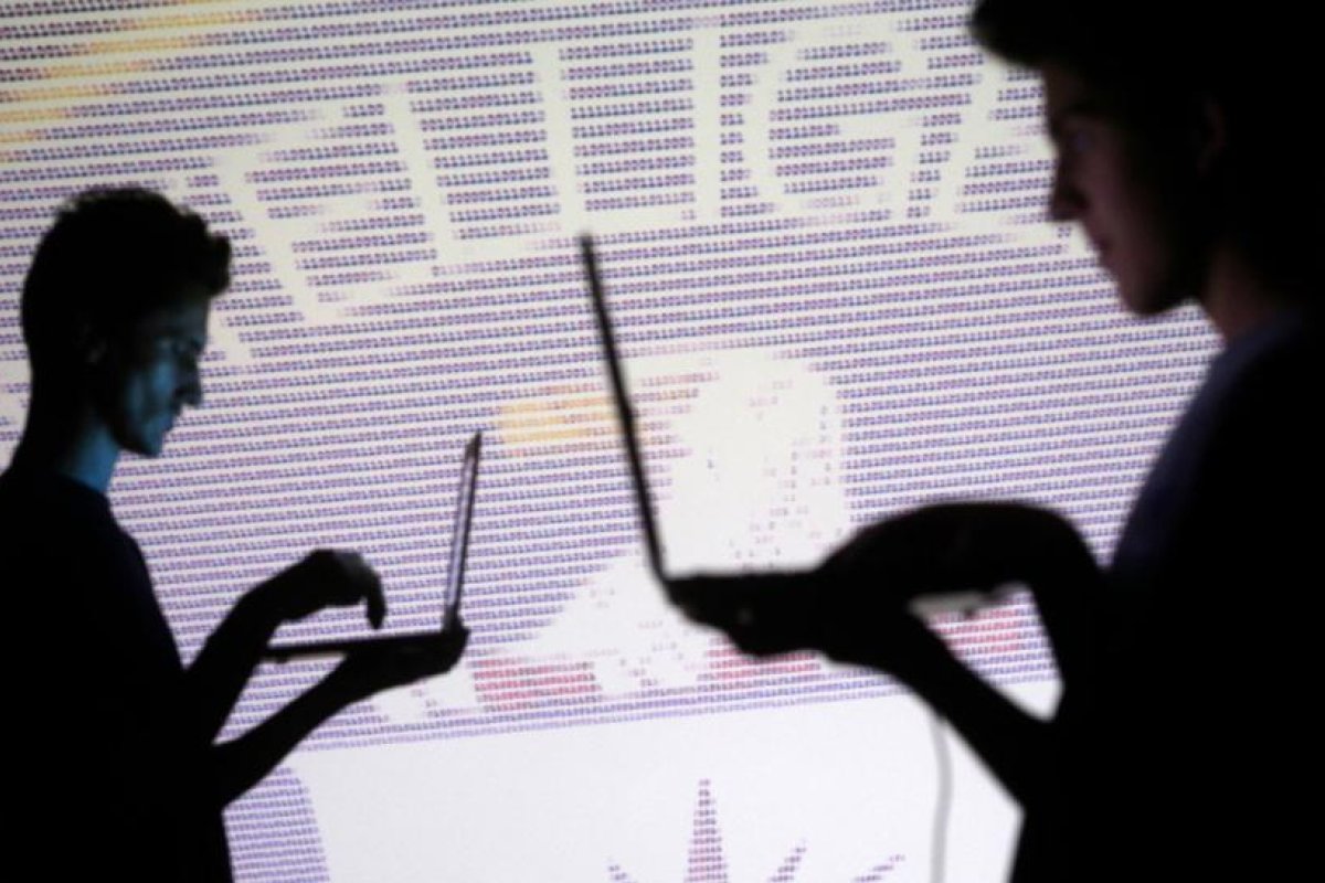 Usuarios de TikTok descubren un informe de la CIA sobre cómo trascender los confines del tiempo y el espacio