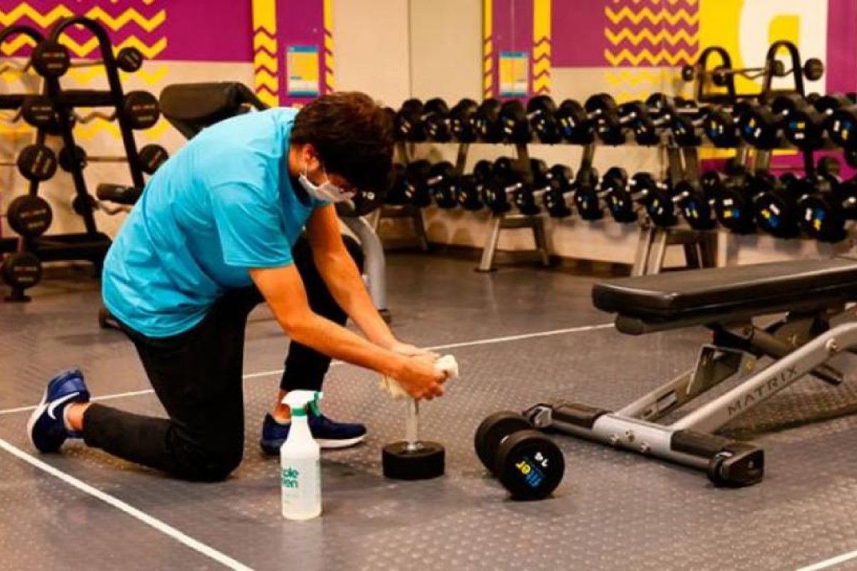 Vuelven los gimnasios y los bares podrán atender en el interior de sus locales