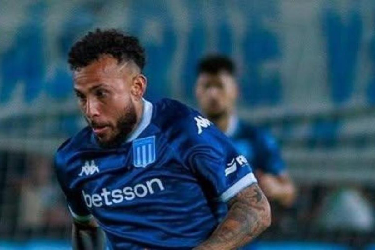 Racing logra una victoria contundente en Tucumán y se acerca a playoffs