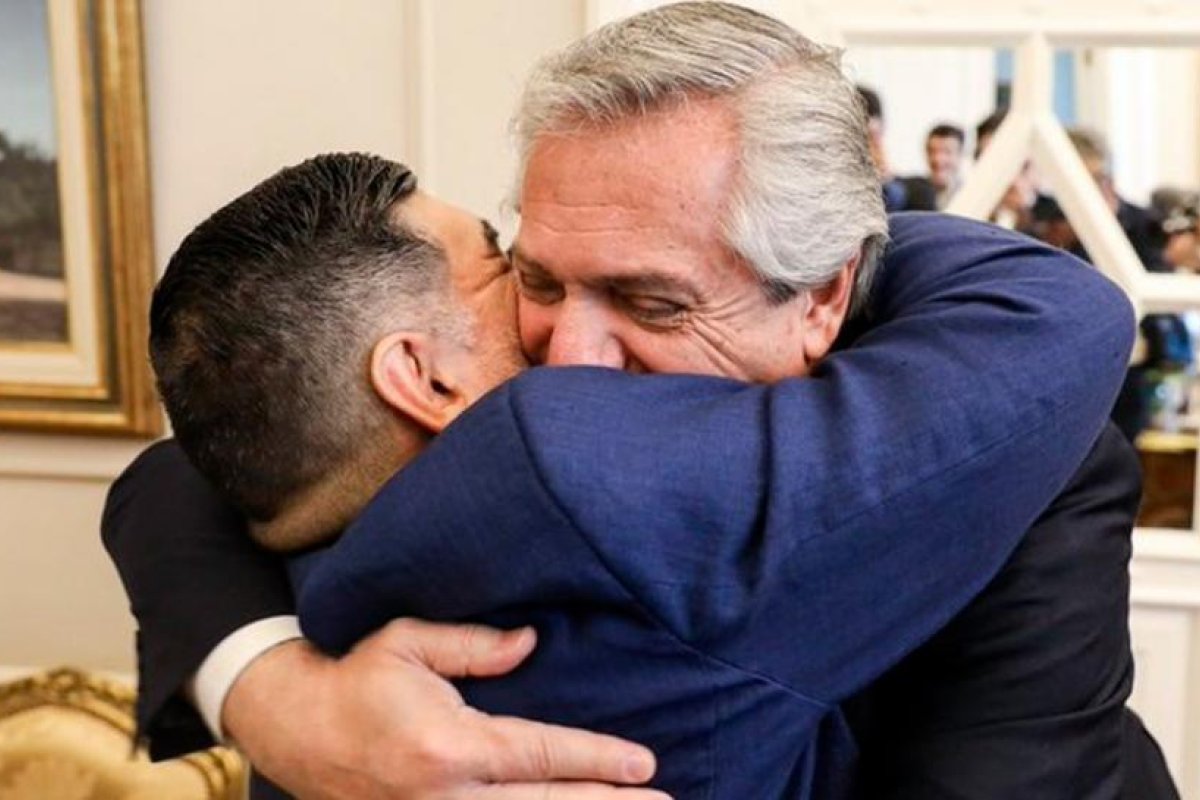 Alberto Fernández: "Qué distinto sería el país si todos pensáramos como Maradona"