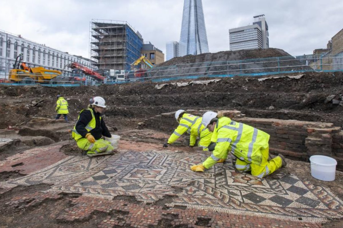 Descubren el mosaico romano más grande encontrado en Londres en los últimos 50 años