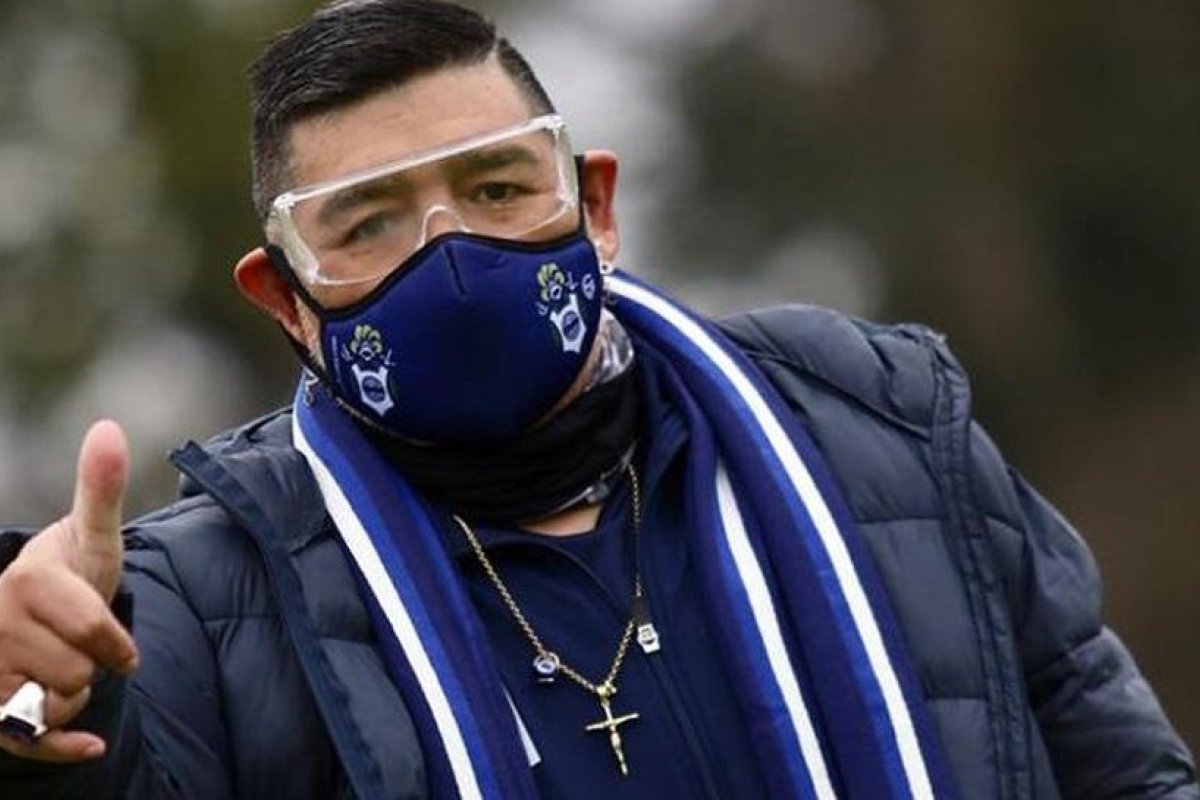 Gimnasia recibe a Patronato en el día del cumpleaños 60 de Diego Maradona